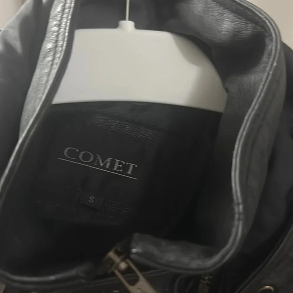 Vintage leather men’s jacket biker style Sz Small. Lots of pockets and has hood. - Picture 2 of 5